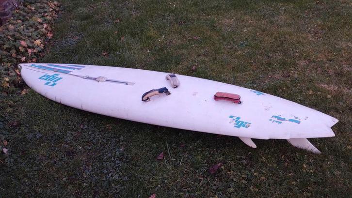 Bord, mat, 3 zeilen, om te geven, Watersport en Boten, Windsurfen, Gebruikt, Plank, 250 tot 300 cm, Met vin(nen), 5 tot 7 m², Ophalen