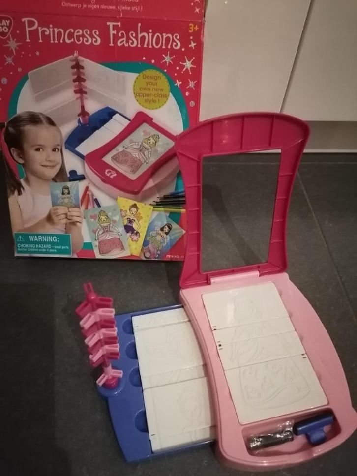 Princess Fashions: ontwerp je eigen prinsessenjurk, Enfants & Bébés, Jouets | Éducatifs & Créatifs, Comme neuf, Bricolage, Découverte