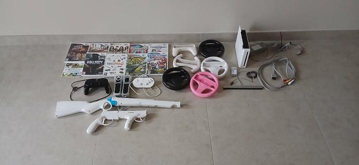 Wii complete set, Games en Spelcomputers, Spelcomputers | Nintendo Wii, Zo goed als nieuw, Met 2 controllers, Met games, Met stuurtje