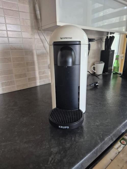 Nespresso Vertuo Plus, Elektronische apparatuur, Koffiezetapparaten, Zo goed als nieuw, Koffiepads en cups, Combi, 1 kopje, Afneembaar waterreservoir