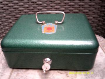 Mooie doos om uw voorwerpen te beveiligen met 2 sleutels  beschikbaar voor biedingen