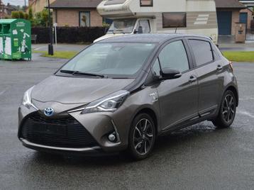 Toyota Yaris 1.5i VVT-i Hybride Two-Tone E-CVT (bj 2018)