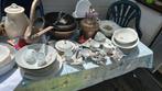 Porcelaines services, tasses , chaudron cuivre…, Ophalen