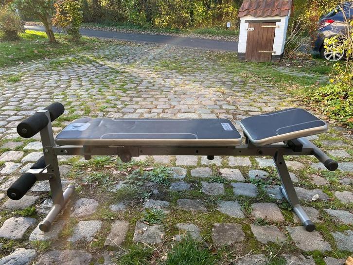 Banc de musculation polyvalent - Pupitre Biceps et Jambes, Sports & Fitness, Équipement de fitness, Comme neuf, Banc d'exercice