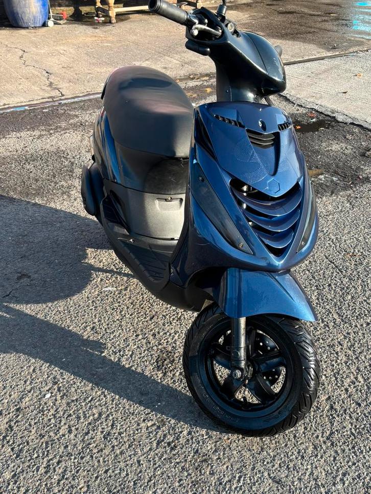 Piaggio zip 2t 70 cc, Fietsen en Brommers, Scooters | Piaggio, Zo goed als nieuw, Zip, Ophalen