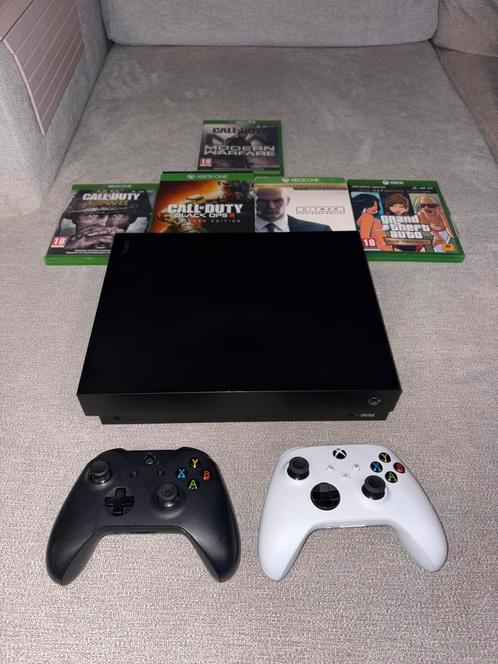 Xbox One X 1tb 2 manettes + jeu, Games en Spelcomputers, Spelcomputers | Xbox One, Zo goed als nieuw, Xbox One, Met 2 controllers