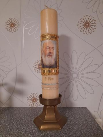 Grote kaars met afbeelding van pater Pio beschikbaar voor biedingen