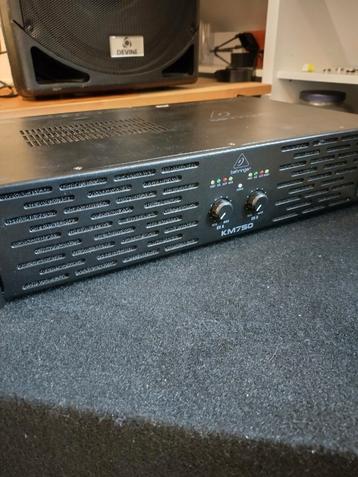 Behringer KM750 versterker, Enlèvement, Comme neuf