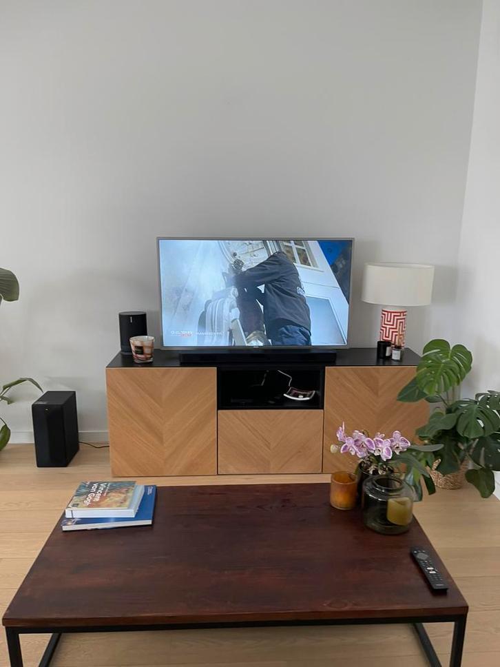 Design-tv-meubel van hout en zwart — 180 x 65 x 44,5 cm, Huis en Inrichting, Complete inboedels, Ophalen