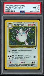 Wigglytuff Holo PSA 8 - 19/130 - Base Set 2 2000, Hobby en Vrije tijd, Verzamelkaartspellen | Pokémon, Verzenden, Zo goed als nieuw