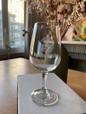 Verres de vin beschikbaar voor biedingen