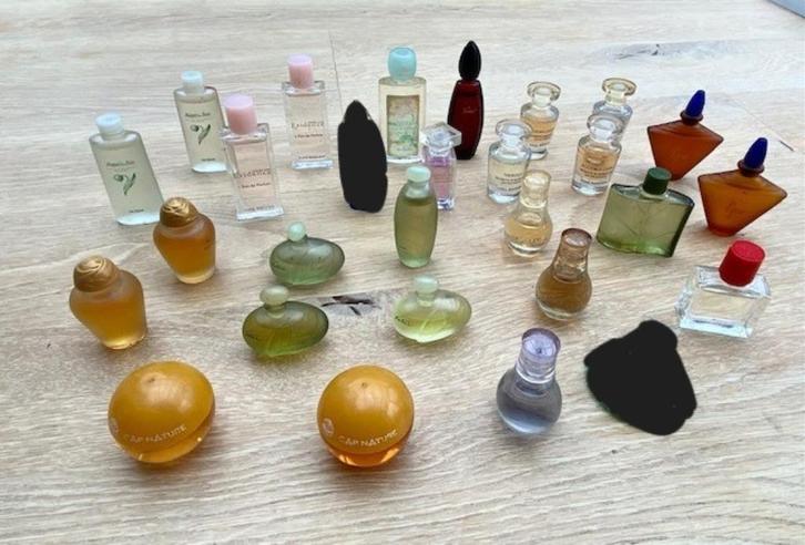 Vintage Miniatuur flesjes Yves Rocher, Verzamelen, Parfumverzamelingen, Zo goed als nieuw, Miniatuur, Gevuld, Ophalen of Verzenden