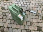 1 metalen jerrycan met afneembare tuit. In goede staat., Ophalen