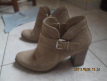 Bottillons beige « Alana » P : 39        beschikbaar voor biedingen