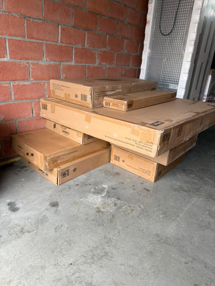 NIEUWE meubels in de doos, Huis en Inrichting, Complete eetkamers, Zo goed als nieuw, Ophalen