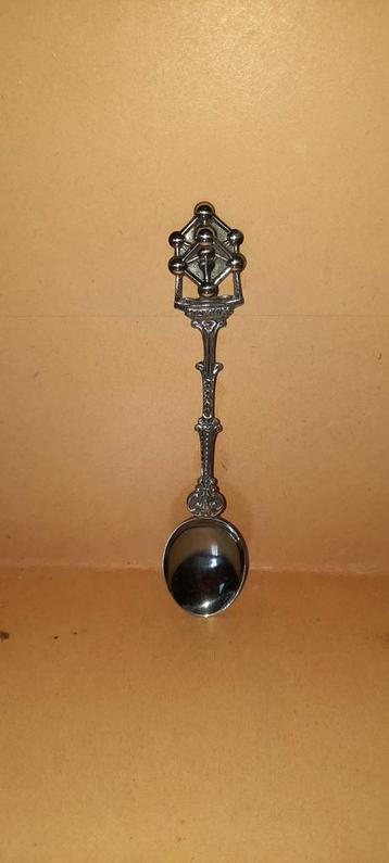 Zilveren souvenirlepel van het Atonium  beschikbaar voor biedingen