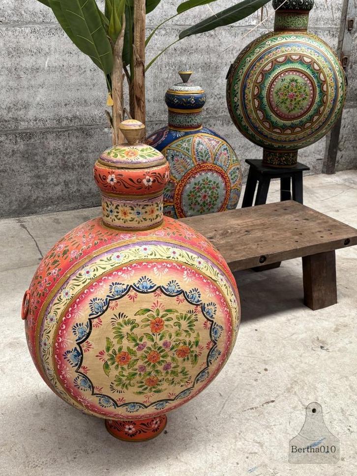 Grote hoge ijzeren handbeschilderde potten, Huis en Inrichting, Woonaccessoires | Vazen, Zo goed als nieuw, Overige kleuren, 75 cm of meer