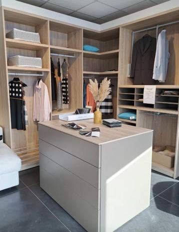 Dressing met dressing eiland - Toonzaalmodel beschikbaar voor biedingen