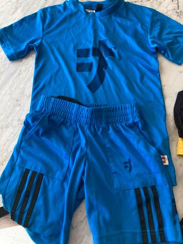 Sportkleding pakket beschikbaar voor biedingen