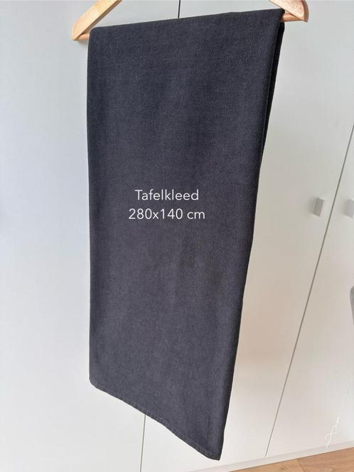 Tafelkleed 280x140 cm, mooie staat, tafellinnen, antraciet, Huis en Inrichting, Woonaccessoires | Overige, Zo goed als nieuw, Ophalen