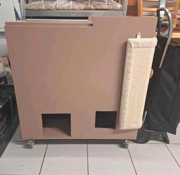 ◼️Prachtige Kattenkast op Wieltjes met krabmat opzij  beschikbaar voor biedingen