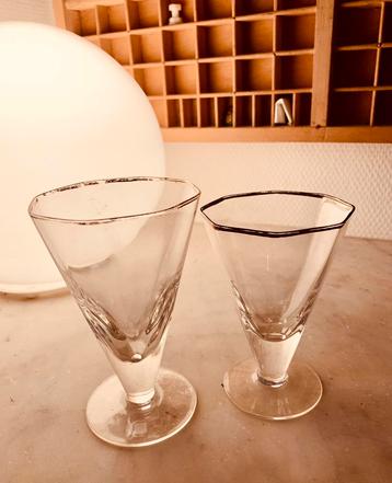 Lot de 6 petits verres à vin et 6 grands verres à vin disponible aux enchères