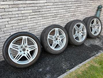 Porsche winterset 19 inch winterbanden beschikbaar voor biedingen