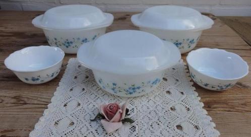 4 Vintage ovenschalen + 2 kommetjes, Arcopal Veronica, Huis en Inrichting, Keuken | Servies, Zo goed als nieuw, Kom(men), Overige stijlen