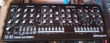 Roland / Studio Electronics SE-02 (analoge synth met seq)