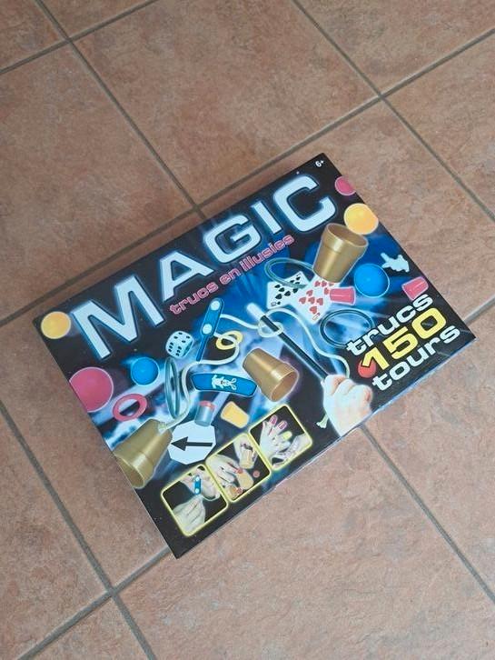 Magische Illusies – 150 Trucs voor Beginners (Als Nieuw), Hobby en Vrije tijd, Overige Hobby en Vrije tijd, Zo goed als nieuw