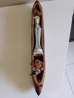 Statue religieuse en porcelaine dans un cadre en bois, 45 cm, Antiquités & Art, Antiquités | Objets religieux, Enlèvement ou Envoi