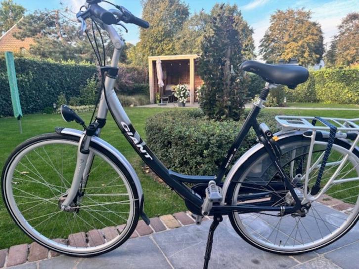 Giant Metro CS2, Fietsen en Brommers, Fietsen | Dames | Damesfietsen, Zo goed als nieuw, Giant, Versnellingen, 56 cm of meer, Ophalen