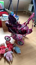 Landau jouet et 4 poupées, Enfants & Bébés, Jouets | Poupées, Enlèvement, Comme neuf