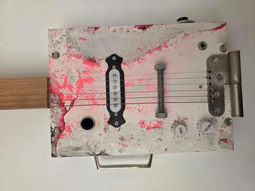 Cigar Box Guitar  beschikbaar voor biedingen