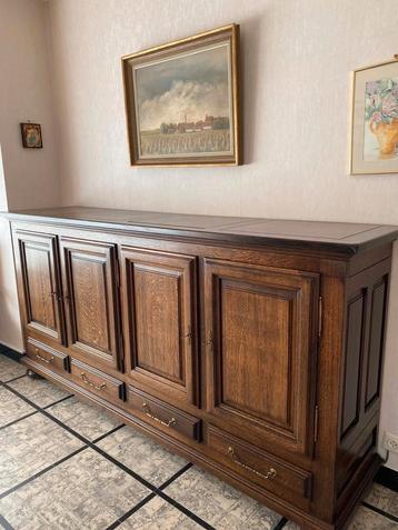 Dressoir massief eiken buffetkast prachtig stuk beschikbaar voor biedingen