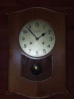 Horloge murale Le Castel – Mécanique avec pendule et clé, Antiek en Kunst, Ophalen