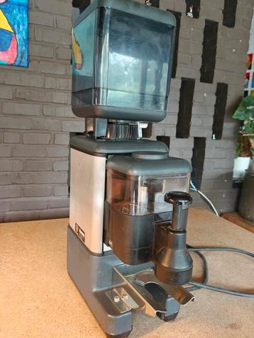 Prachtige Faema koffiemolen  beschikbaar voor biedingen