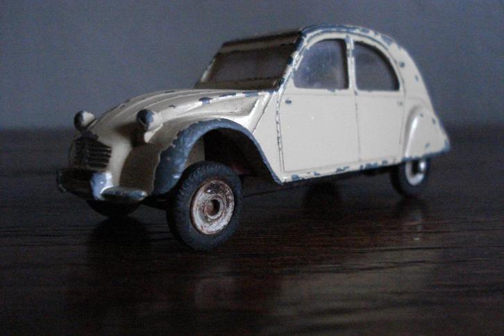Citroën 2 CV (Dinky Toys), Hobby en Vrije tijd, Modelauto's | 1:43, Gebruikt, Auto, Dinky Toys, Ophalen of Verzenden
