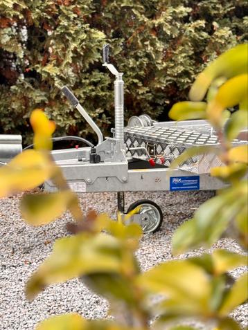 Auto trailer te huur beschikbaar voor biedingen