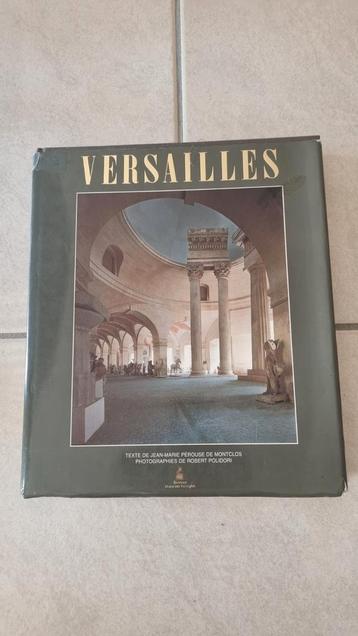 Groot dik boek Versailles Edition Place de Victoire beschikbaar voor biedingen