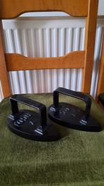 2 antieke ijzeren strijkijzers "7hgd" €7 per stuk, Antiek en Kunst, Ophalen