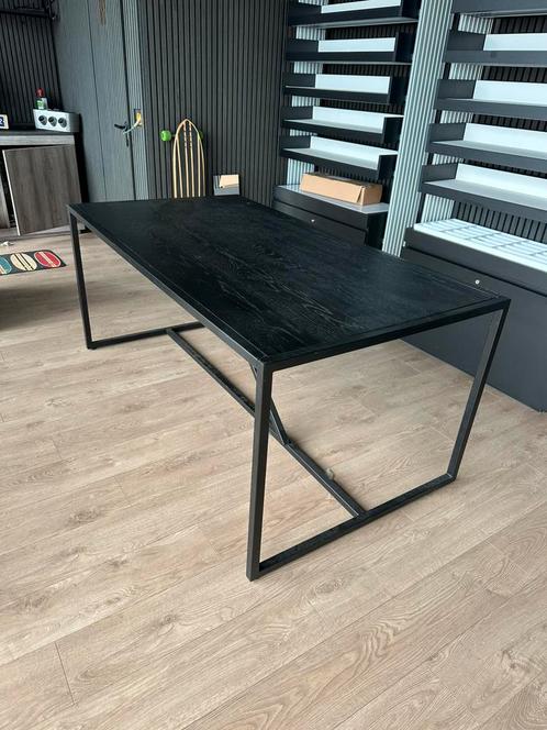 Massief zwarte tafel. 180cm x 95cm x78cm hoog, Huis en Inrichting, Tafels | Eettafels, Zo goed als nieuw, Ophalen