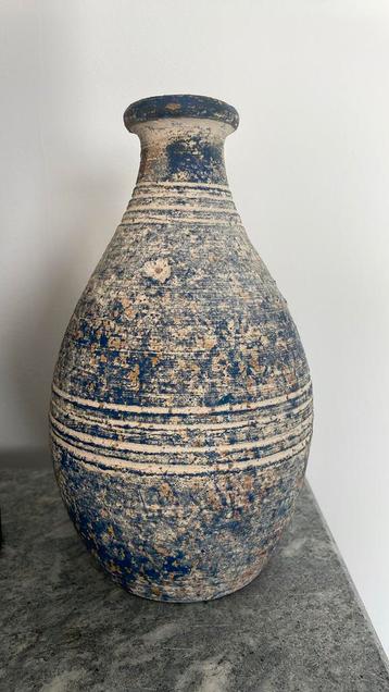 Decoratieve vaas beschikbaar voor biedingen