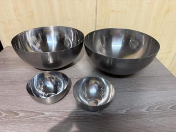 4 inox kommen 2 grote 25x13cm en 2 kleine 12x6cm nieuw beschikbaar voor biedingen