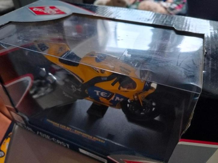 Metaal model Yamaha YZR M1-Valentino ROSSI, Hobby en Vrije tijd, Overige Hobby en Vrije tijd, Zo goed als nieuw, Ophalen