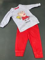 Pyjama Peppa Pig 2 pièces gris/rouge taille 68, Comme neuf, Peppa Pig, Vêtements de nuit ou Sous-vêtements, Garçon ou Fille