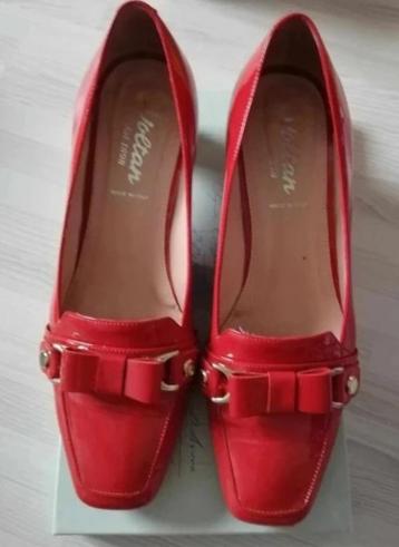 Rode Voltan schoenen in maat 38,5 beschikbaar voor biedingen