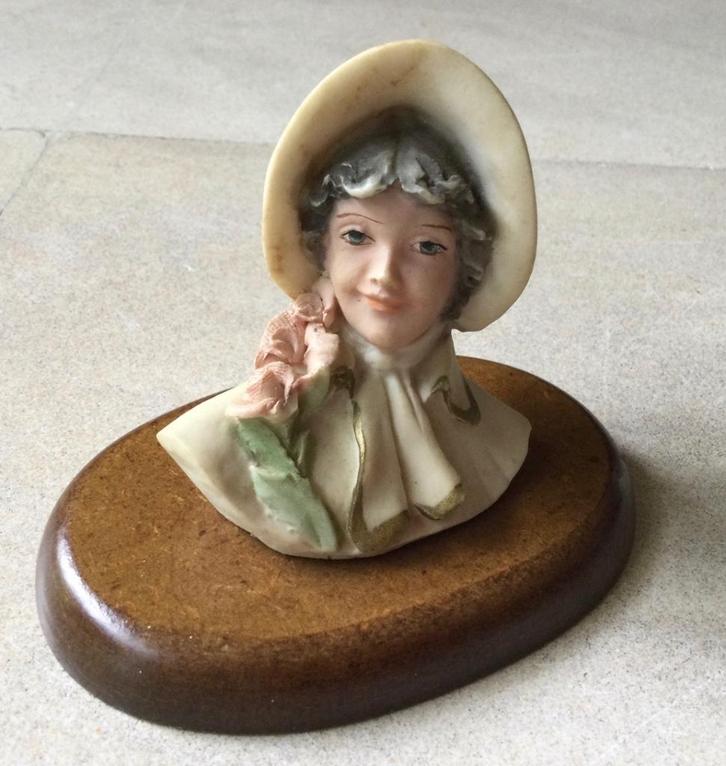 Buste jongedame van Capodimonte Napoli gesigneerd A.Belcari, Antiquités & Art, Art | Sculptures & Bois, Enlèvement ou Envoi