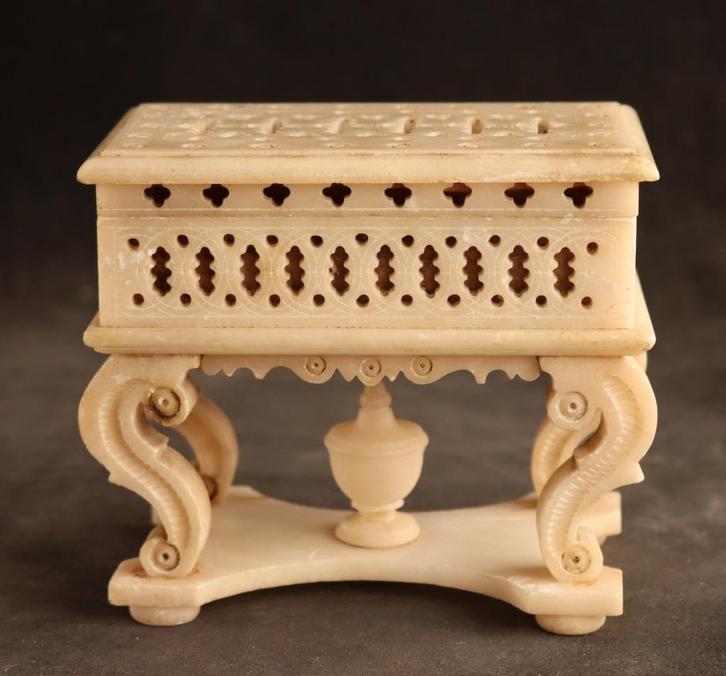 Antiek albasten bijouteriekistje, Antiek en Kunst, Antiek | Woonaccessoires, Ophalen of Verzenden