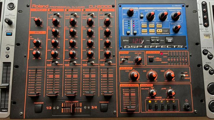 Roland DJ 2000 mixer, Muziek en Instrumenten, Mengpanelen, Zo goed als nieuw, Minder dan 5 kanalen, Microfooningang, Ophalen
